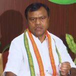 नोएडा में मजदूरों का उग्र प्रदर्शन, 8 घंटे की शिफ्ट और 20 हजार वेतन की मांग; हिंसा के बाद हालात तनावपूर्ण