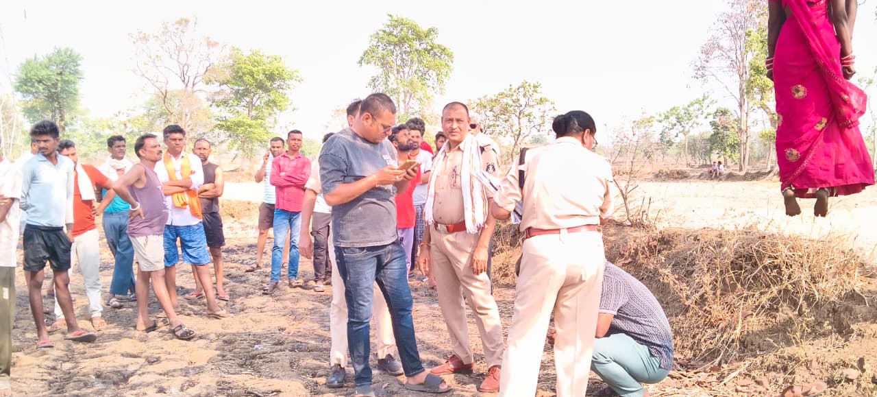 बालोद में एक ही पेड़ पर लटके मिले महिला और युवक के शव, इलाके में सनसनी
