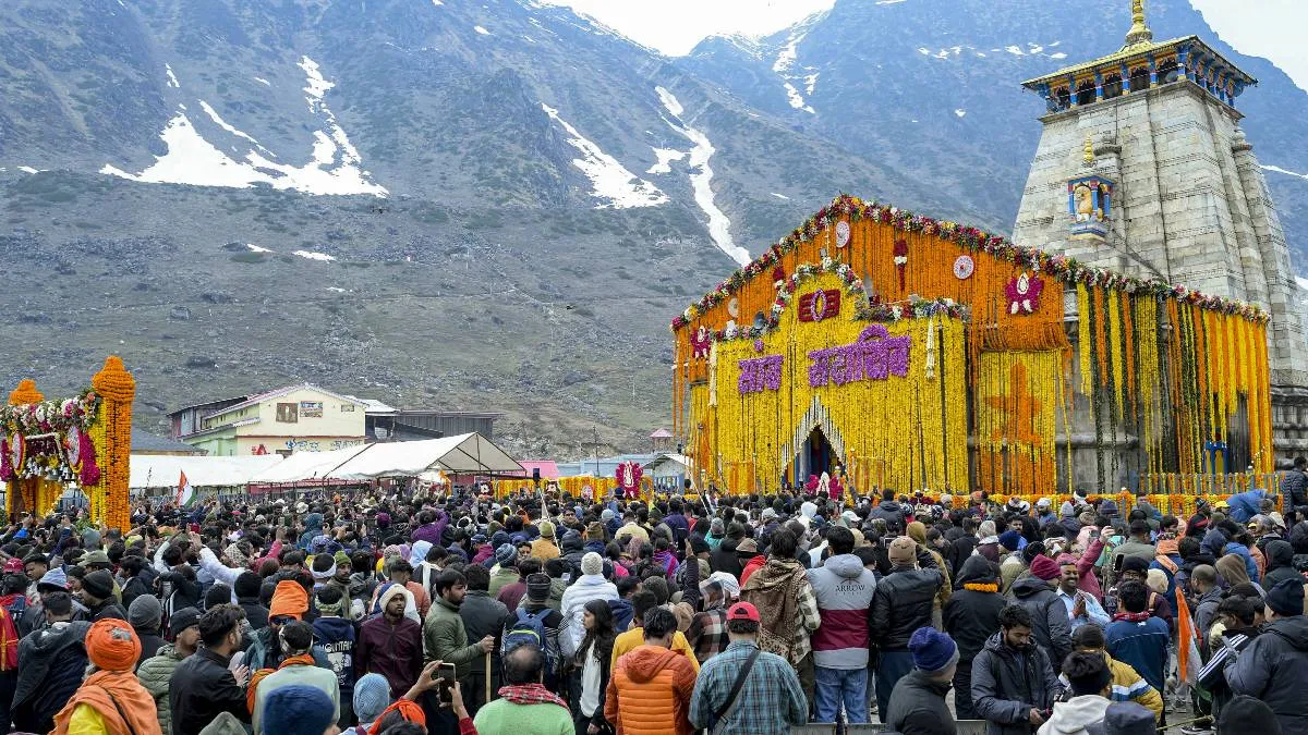 वैदिक मंत्रों के बीच खुले बाबा केदार के द्वार, श्रद्धालुओं में उमड़ा आस्था का सैलाब