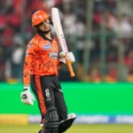 शेयर बाजार में भारी गिरावट: कच्चे तेल की कीमत बढ़ते ही सेंसेक्स 900 अंक टूटा, निफ्टी 24,000 के नीचे फिसला