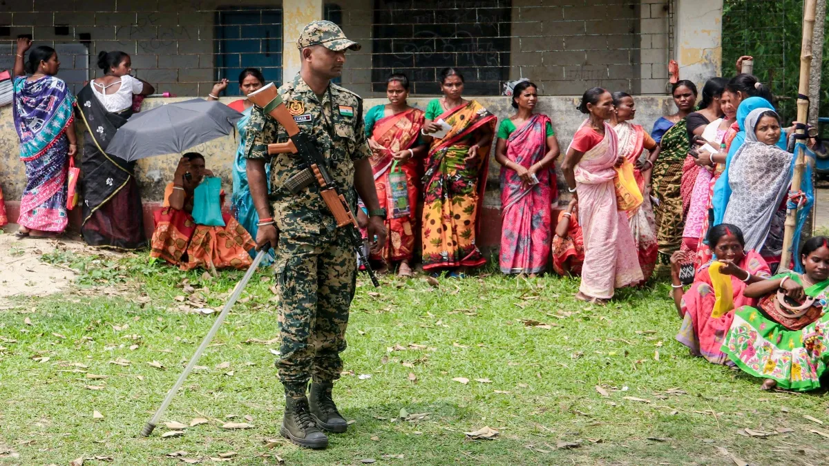 बंगाल चुनाव: छिटपुट हिंसा के बीच पहले चरण में रिकॉर्ड 92.88% मतदान, कई जिलों में बंपर वोटिंग