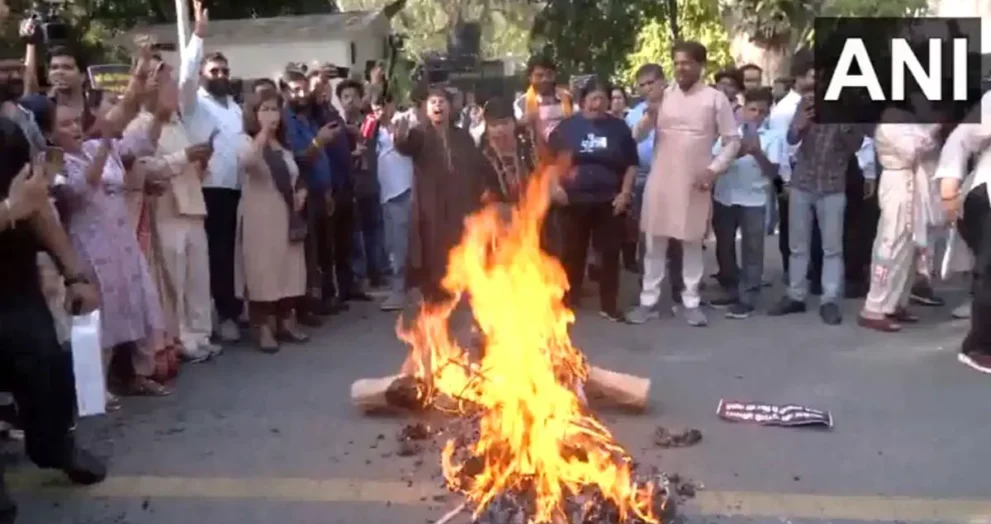 bjp protest rahul gandhi house 1776512501