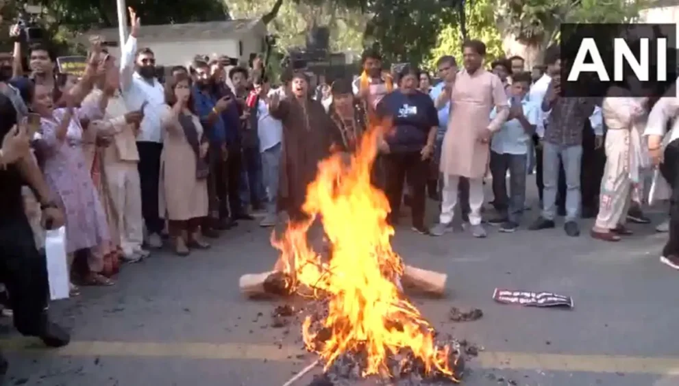 bjp protest rahul gandhi house 1776512501