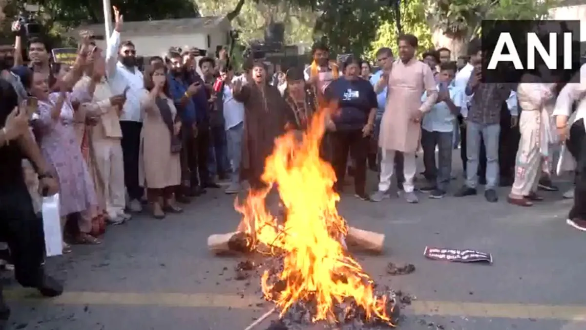 bjp protest rahul gandhi house 1776512501