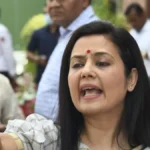काशी विश्वनाथ मंदिर पहुंचे पीएम मोदी, पूजा के बाद करेंगे रोड शो