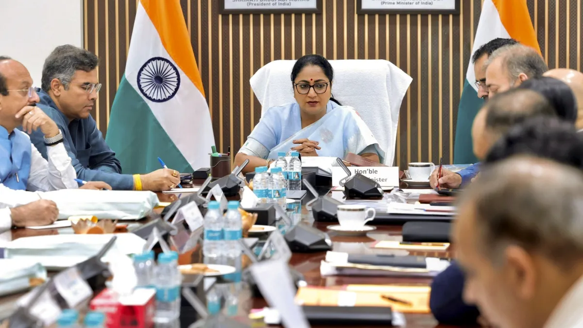 दिल्ली में सप्ताह में 2 दिन Work From Home लागू, हर सोमवार मंत्री-अधिकारी करेंगे मेट्रो से सफर