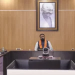 रुपये की कमजोरी से शेयर बाजार में गिरावट, Sensex 160 अंक टूटा; Nifty 23,650 के नीचे बंद