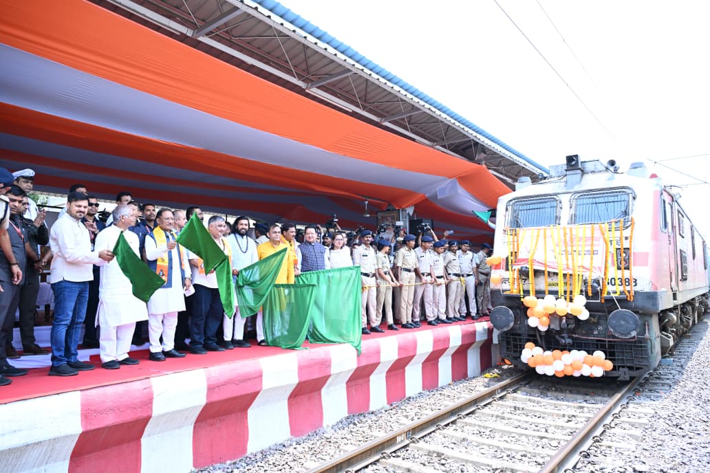मुख्यमंत्री विष्णुदेव साय ने हरी झंडी दिखाकर रवाना की सोमनाथ स्वाभिमान सांस्कृतिक यात्रा