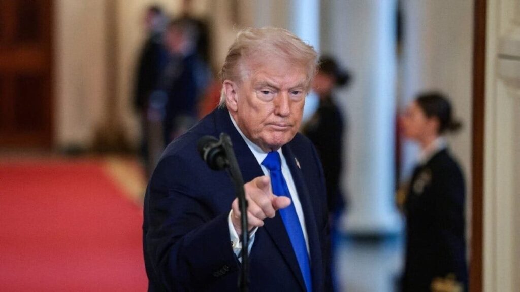 6a220c44e324f trump warns iran 043735416 16x9