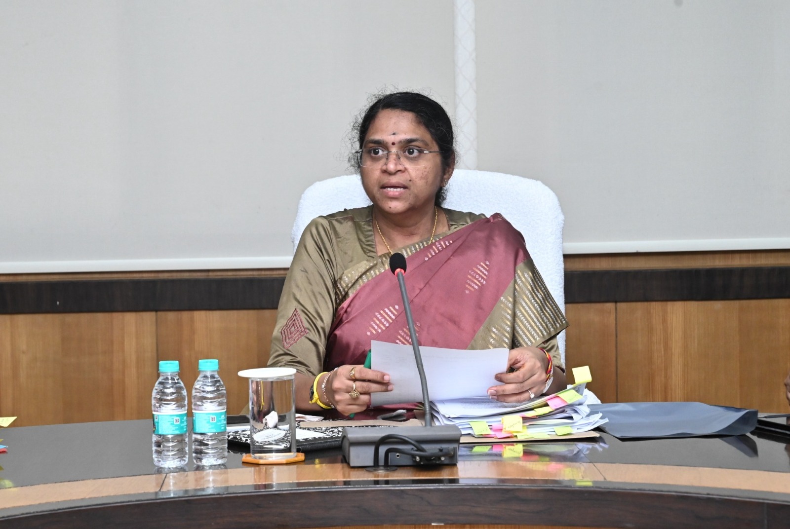 शहरी विकास कार्यों की धीमी रफ्तार पर एक्शन मोड में विभाग: शंगीता आर. ने कहा—मैदान में उतरें, फाइलों से बाहर निकलें