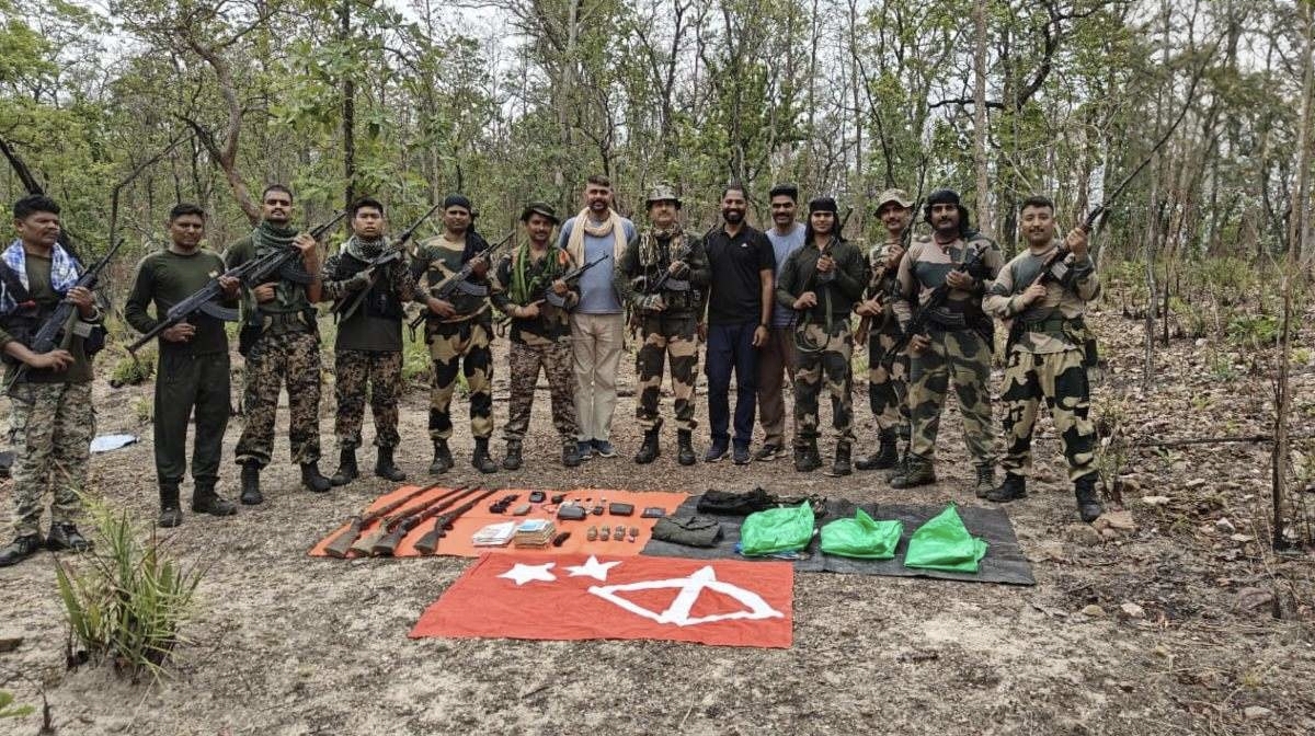 कांकेर में सुरक्षाबलों को बड़ी सफलता: जंगल से मिला नक्सलियों का विस्फोटक डंप, 4 बंदूक समेत कई सामान बरामद