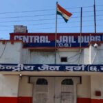 CG News: पुलिस की नाकेबंदी देख गाड़ियां छोड़कर भागे तस्कर, दो कारों से 565 किलो गांजा जब्त