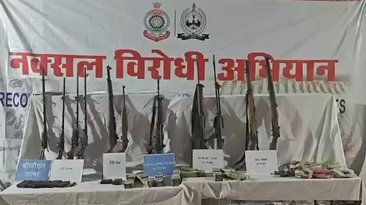 सुरक्षाबलों को बड़ी सफलता, टेकला जंगल से हथियारों का जखीरा और तोयामेटा से 24 लाख रुपये नकद बरामद