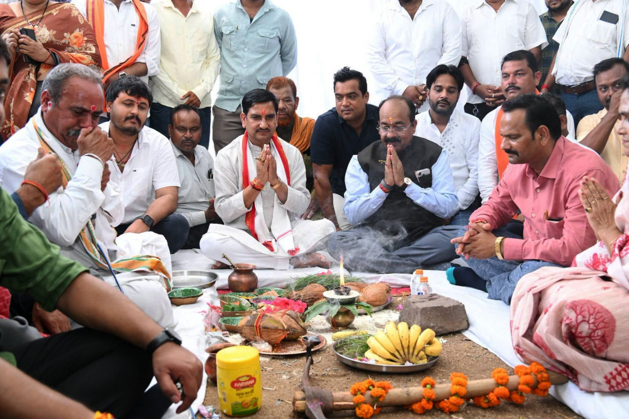 बिलासपुर को विकास की सौगात: 10 करोड़ के कार्यों का भूमिपूजन, अरुण साव ने मुक्तिधाम और सामुदायिक भवन के लिए 1.5 करोड़ दिए