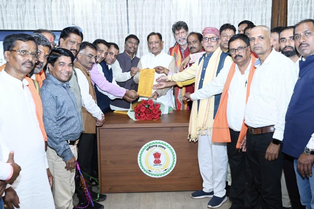 बस्तर गोंचा महापर्व 2026 का निमंत्रण लेकर मुख्यमंत्री विष्णु देव साय से मिले प्रतिनिधि, तुपकी चलाकर भगवान जगन्नाथ को दी प्रतीकात्मक सलामी