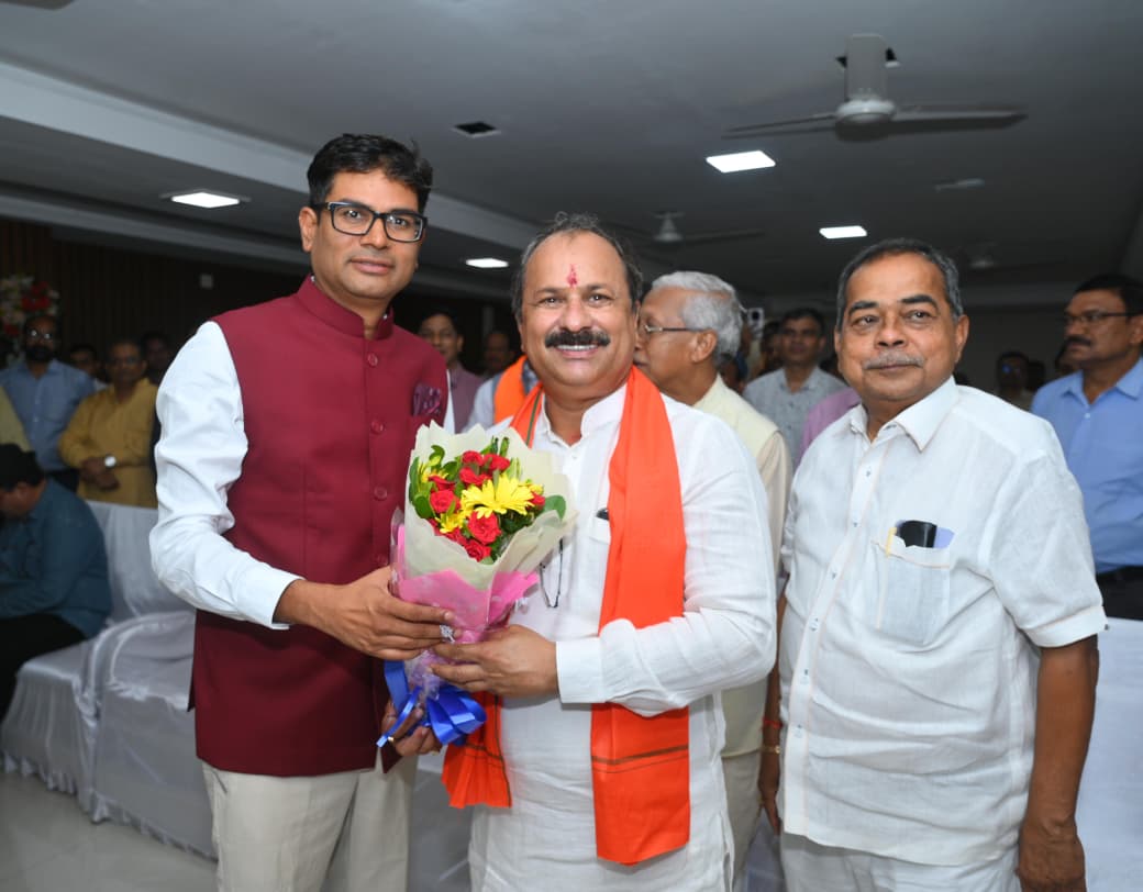 रायपुर विकास प्राधिकरण के नए उपाध्यक्ष बने डॉ. जय प्रकाश शर्मा, ओ.पी. चौधरी की मौजूदगी में संभाला पदभार