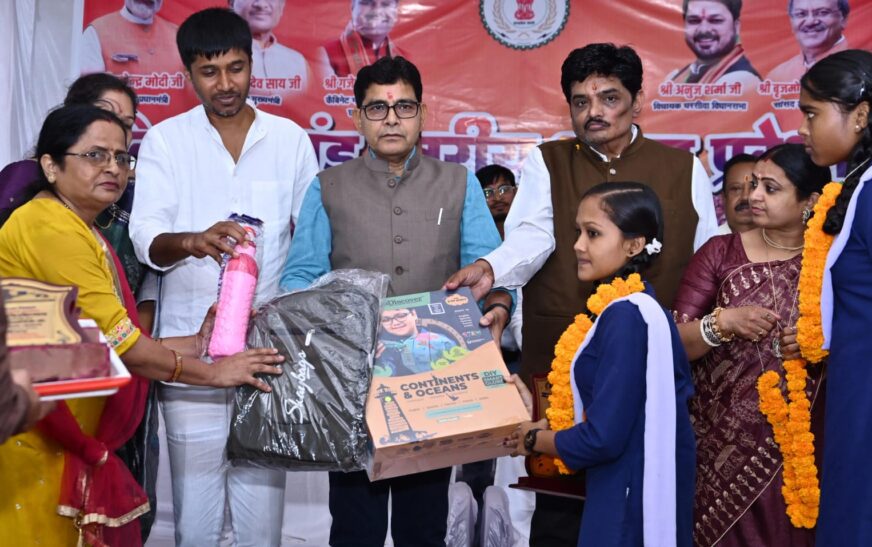 शिक्षा के साथ संस्कारों का समावेश ही समृद्ध छत्तीसगढ़ की नींव : राजस्व मंत्री टंक राम वर्मा, 11 स्कूलों के लिए 3 करोड़ मंजूर