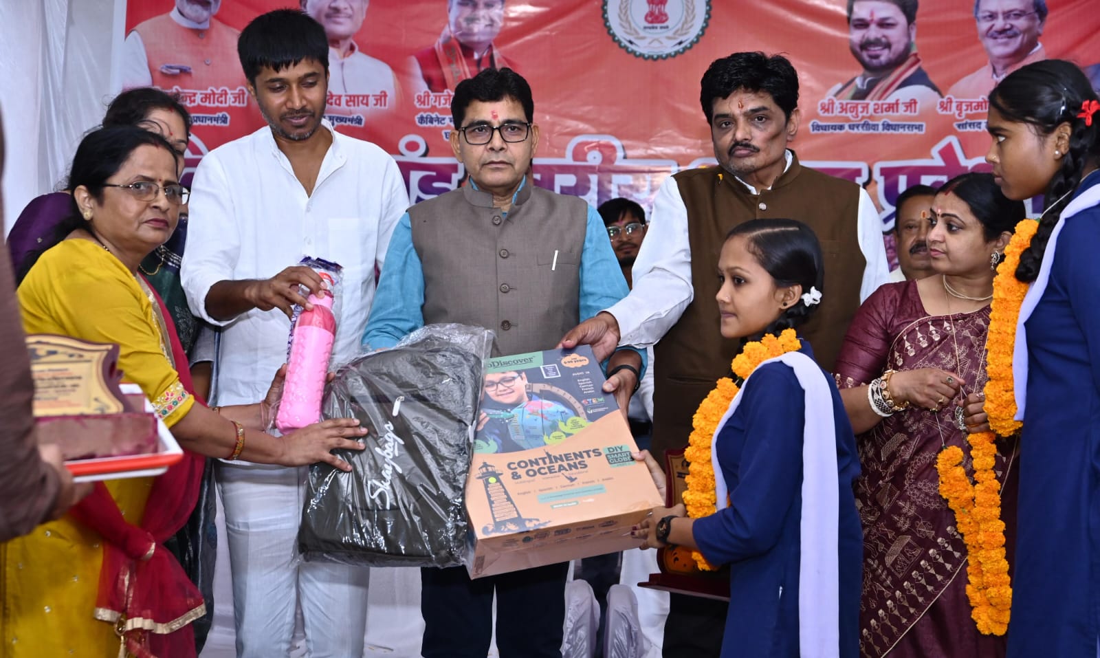 शिक्षा के साथ संस्कारों का समावेश ही समृद्ध छत्तीसगढ़ की नींव : राजस्व मंत्री टंक राम वर्मा, 11 स्कूलों के लिए 3 करोड़ मंजूर