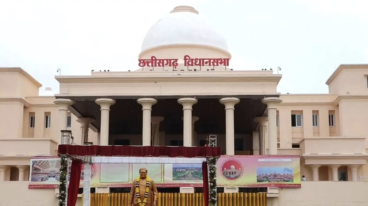 विधानसभा मानसून सत्र: खाद आबंटन को लेकर सदन में तीखी बहस, विधायक दलेश्वर साहू ने उठाए सवाल, मंत्री रामविचार नेताम ने दिया जवाब