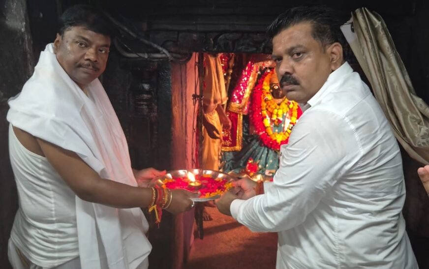 तिरंगा यात्रा के दूसरे दिन माँ दंतेश्वरी की पूजा-अर्चना, विजय शर्मा बोले- बस्तर की जनता के सहयोग से नक्सलवाद का हुआ खात्मा