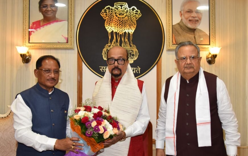 मुख्यमंत्री ने राज्यपाल से की सौजन्य भेंट, असम बाढ़ पीड़ितों के लिए दिए 5 करोड़ रुपये