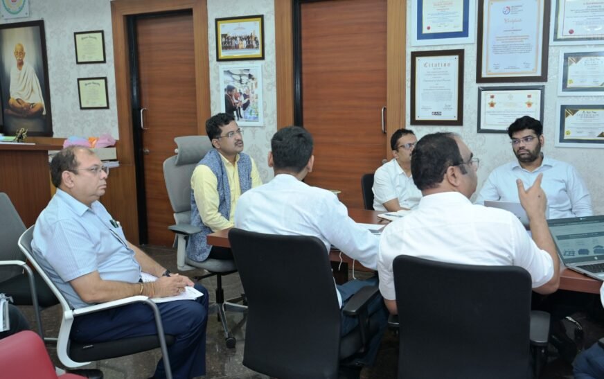 ई-बस से वेस्ट-टू-एनर्जी तक योजनाओं की समीक्षा: प्रमुख सचिव सोनमणि बोरा ने दिए समयबद्ध क्रियान्वयन के निर्देश