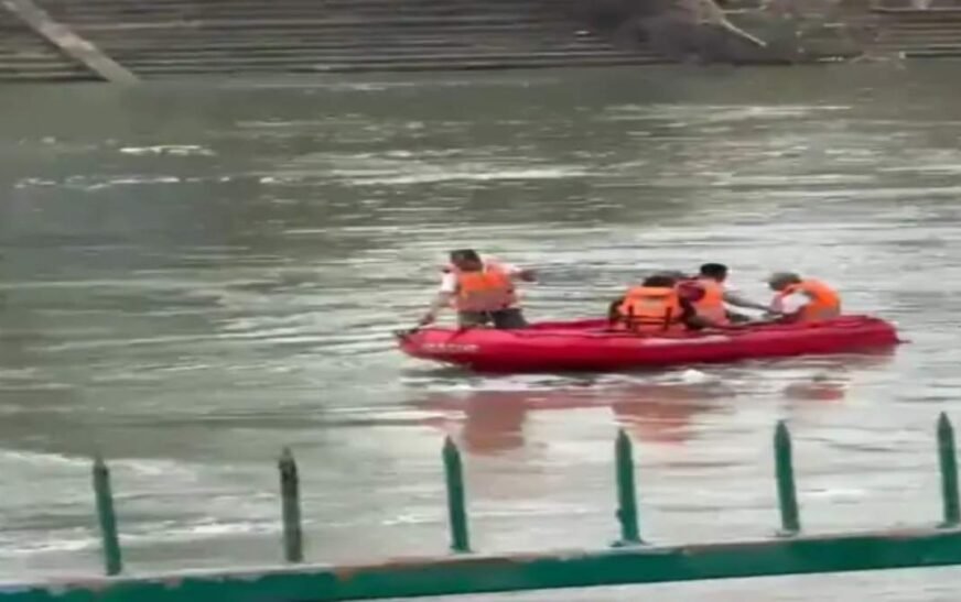 रक्षाबंधन के दिन दर्दनाक हादसा: बहन की अस्थियां विसर्जित करने पहुंचा युवक खारुन नदी में डूबा, तलाश जारी