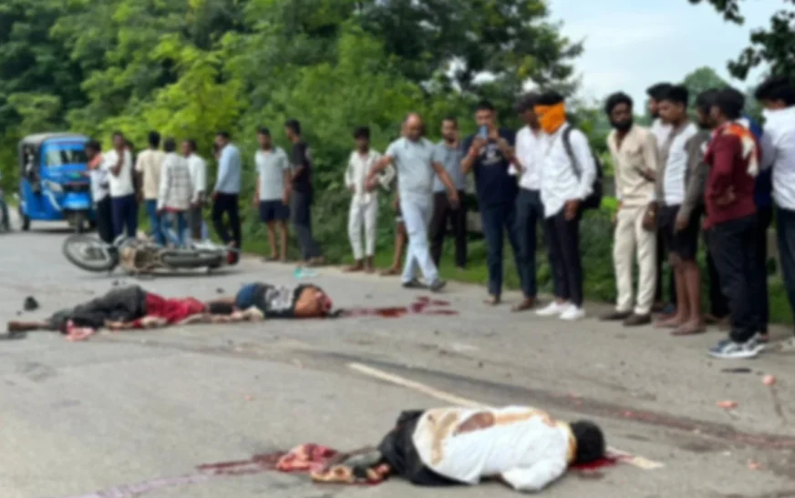 कहर बनकर दौड़ा ट्रक: तीन बाइक सवार युवकों की मौत, चालक फरार