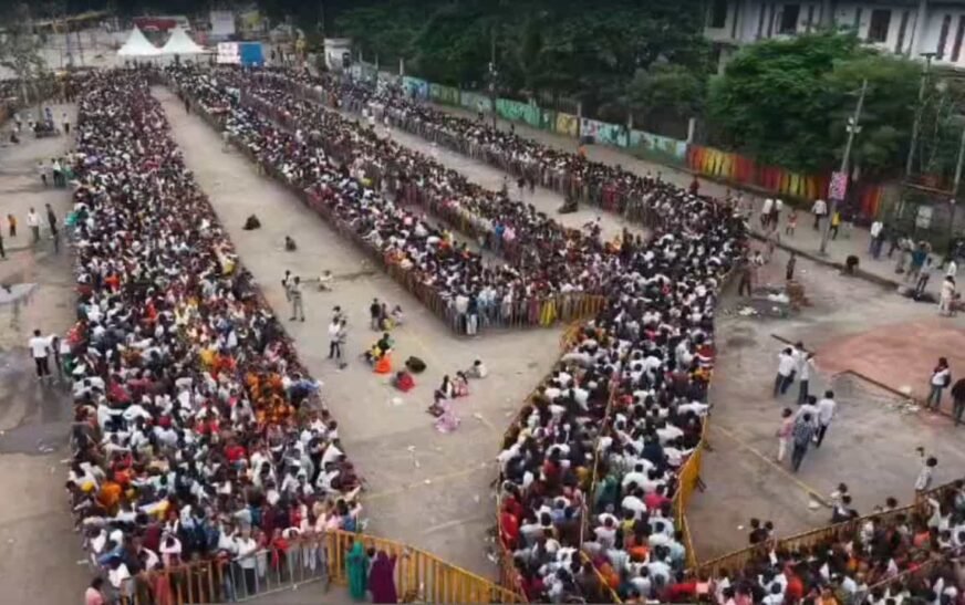 उज्जैन में करंट की अफवाह से भगदड़ जैसी स्थिति, नागचंद्रेश्वर मंदिर की कतार में मची अफरा-तफरी; कई श्रद्धालु घायल