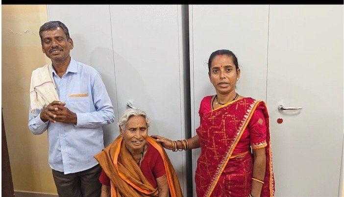 बुजुर्ग सोनकुंवर के लिए आसान हुआ जमीन का हस्तांतरण: पारिवारिक दानपत्र का शुल्क घटकर ₹500, परिवार को ₹6,600 से ज्यादा का फायदा