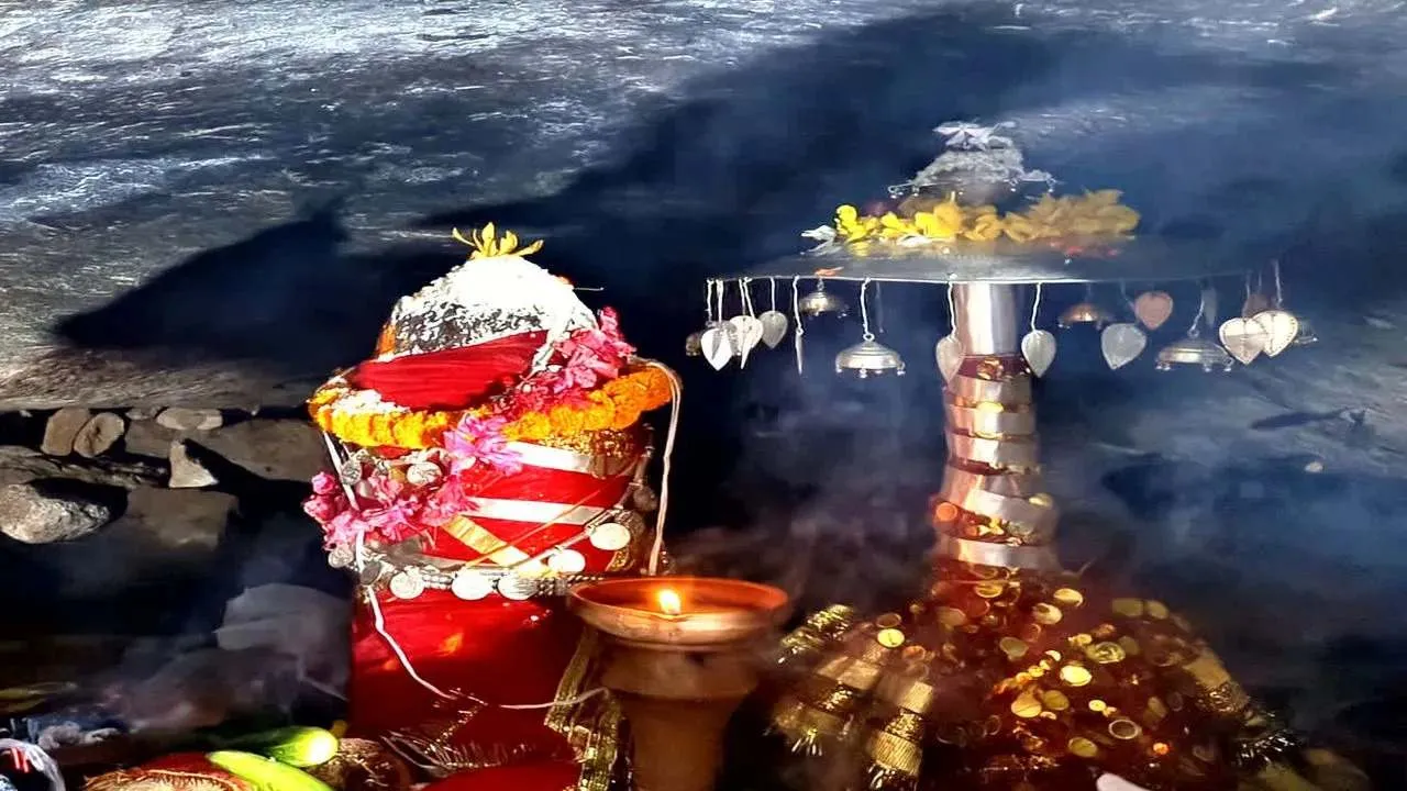 संतान प्राप्ति की मनोकामना से जुड़ी मां लिंगेश्वरी के पट खुले, उमड़ा आस्था का सैलाब