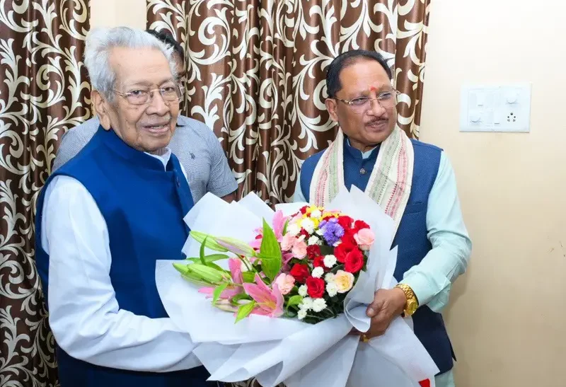 मुख्यमंत्री विष्णु देव साय ने पूर्व राज्यपाल विश्वभूषण हरिचंदन से की सौजन्य भेंट, भुवनेश्वर में उनके निवास पहुंचे