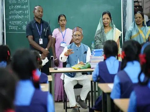 विशेष लेख: जहां कभी गूंजती थी बंदूक की आवाज, वहां अब बच्चे गा रहे राष्ट्रगान; नक्सलमुक्त बस्तर में शिक्षा की नई भोर