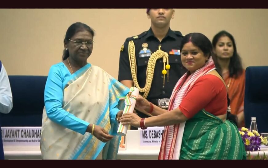राष्ट्रपति ने सारंगढ़-बिलाईगढ़ की शिक्षिका सुनीता यादव को प्रदान किया राष्ट्रीय शिक्षक सम्मान