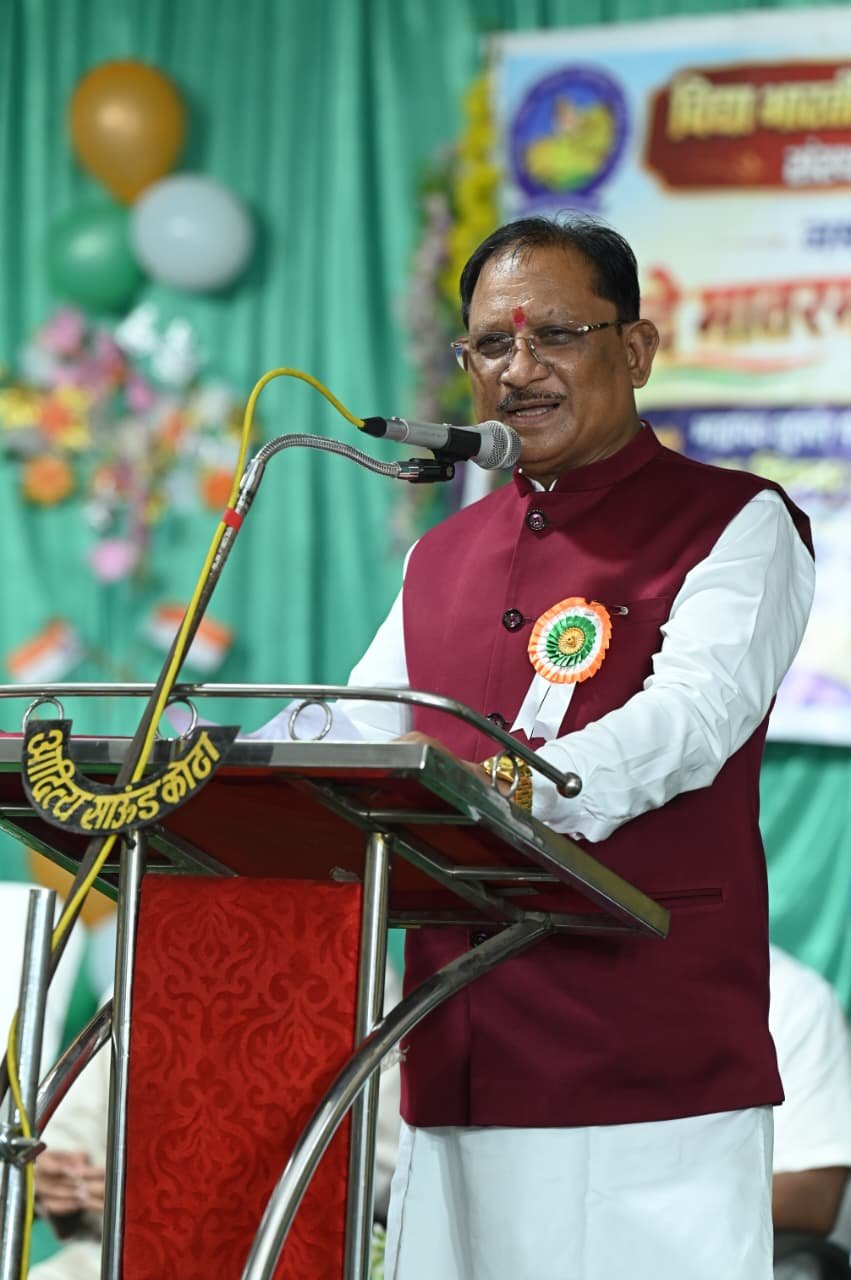 ‘वंदे मातरम्’ मां भारती की वंदना और राष्ट्रीय चेतना का स्वर: CM साय, स्कूली बच्चों के साथ किया सामूहिक गायन