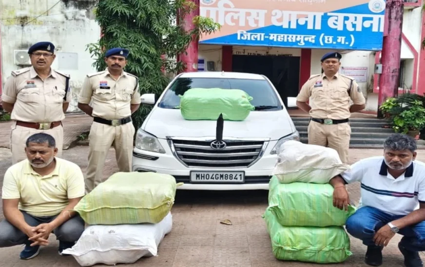 132 किलो गांजा के साथ दो तस्कर गिरफ्तार: इनोवा कार से कर रहे थे तस्करी, 81.20 लाख का माल जब्त