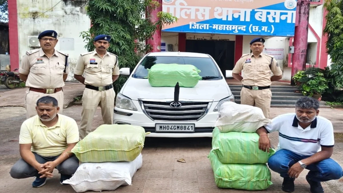 132 किलो गांजा के साथ दो तस्कर गिरफ्तार: इनोवा कार से कर रहे थे तस्करी, 81.20 लाख का माल जब्त