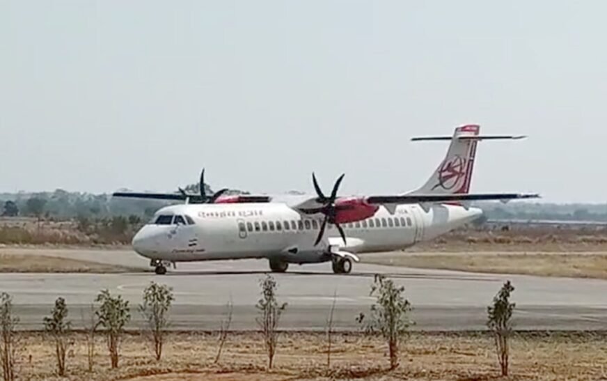 हवा में विमान का इंजन फेल: बिलासपुर-दिल्ली फ्लाइट की इमरजेंसी लैंडिंग, 54 यात्री थे सवार