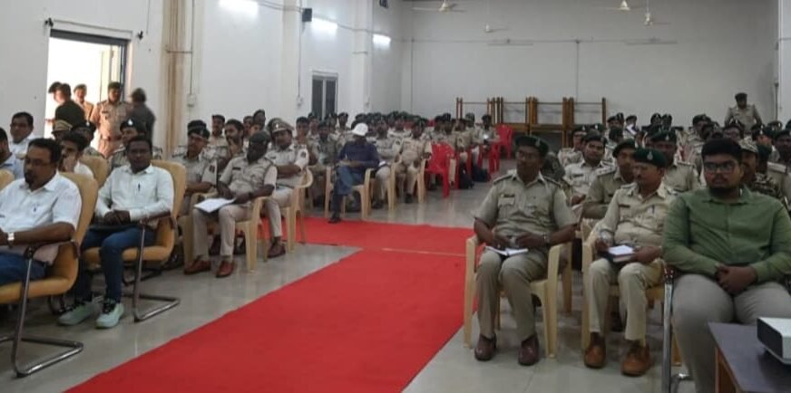 बस्तर में पहली संभाग स्तरीय टाइगर प्रोटेक्शन कार्यशाला, वन कर्मियों को बाघ संरक्षण और मॉनिटरिंग का मिला विशेष प्रशिक्षण