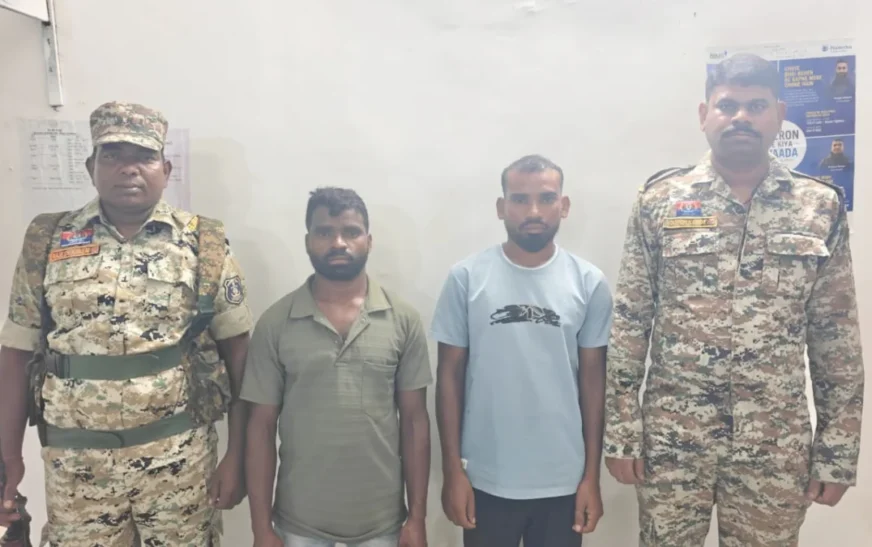 बीजापुर में नक्सली पर्चों से दहशत फैलाने की साजिश का खुलासा: सरपंच-उपसरपंच को धमकी, जमीन विवाद में 2 गिरफ्तार